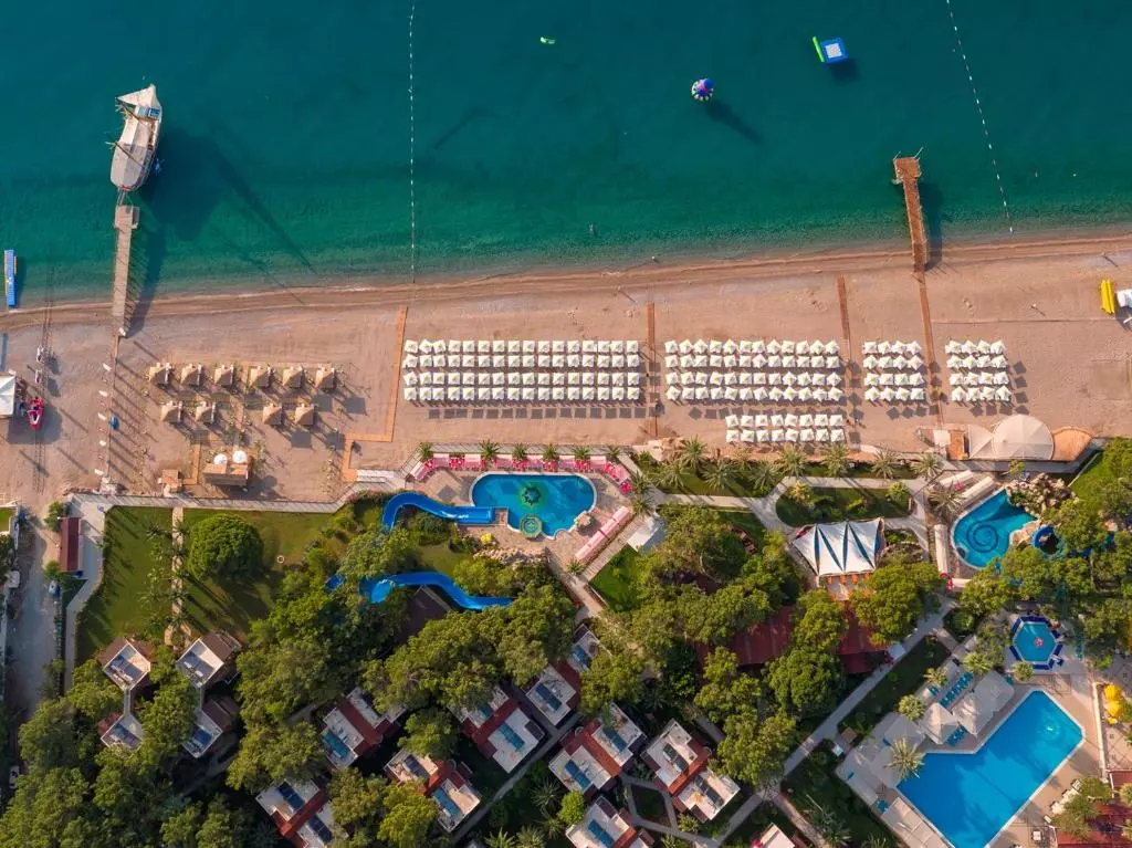 pirates beach club naslovna slika