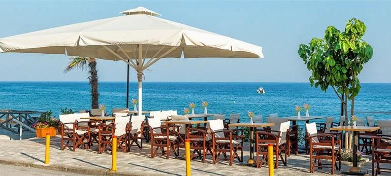 Xenios Dolphin Beach Hotel